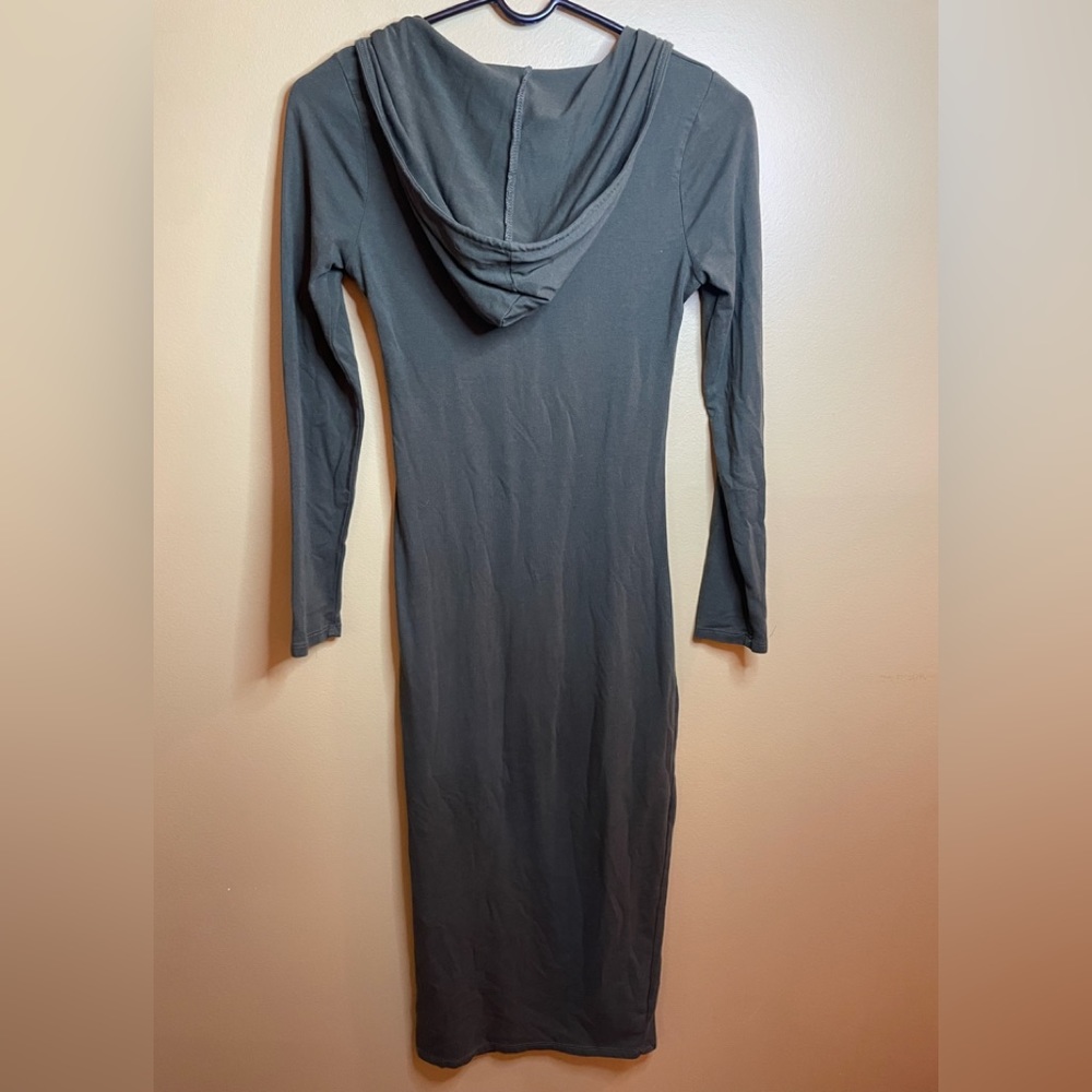 Hearts & Hips Affordable Luxury T-Shirt Hoodie Dress - S - Picture 5 of 6